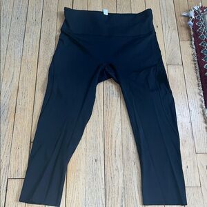 Lululemon Black High-Waisted Capri Leggings size 8